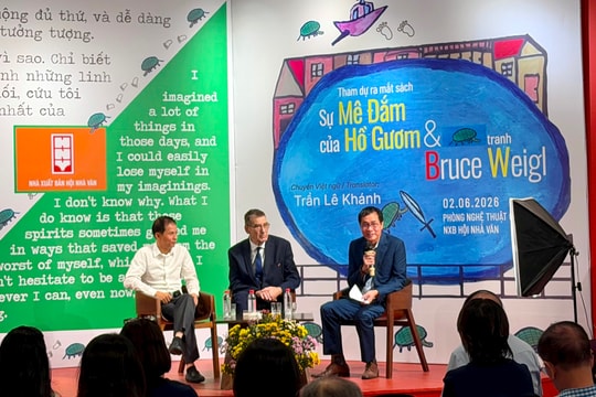 “Sự mê đắm của Hồ Gươm” qua góc nhìn của nhà thơ Mỹ