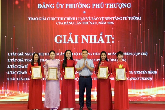 Phú Thượng trao giải Cuộc thi chính luận bảo vệ nền tảng tư tưởng của Đảng