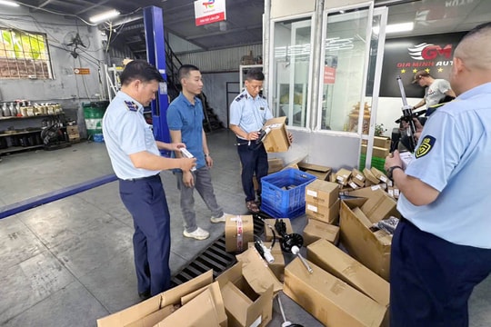 Lực lượng chức năng liên tục phát hiện phụ tùng ô tô giả mạo nhãn hiệu