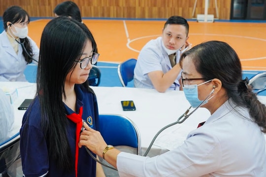 100% học sinh, sinh viên được kiểm tra sức khỏe hoặc khám sàng lọc ít nhất 1 lần/năm
