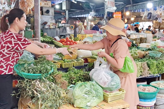 Thực phẩm giải nhiệt đắt khách mùa nắng nóng