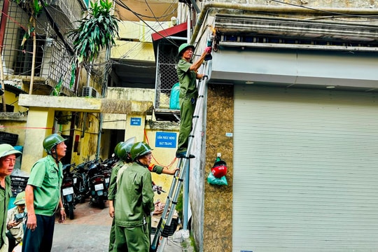 Phường Hoàng Mai giải tỏa “chợ cóc, chợ tạm” tại ngõ 240 Tân Mai