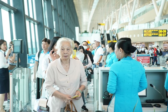 Vietnam Airlines mở rộng ưu đãi giảm 15% giá vé cho người cao tuổi