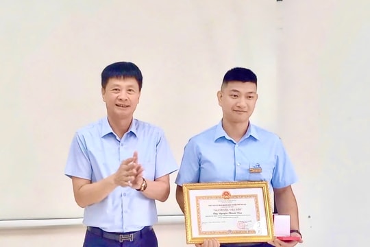 Trao tặng danh hiệu “Người tốt việc tốt” cho nhân viên Hanoi Metro