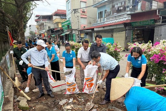 Phú Lương ra quân vệ sinh môi trường hưởng ứng Ngày Môi trường Thế giới