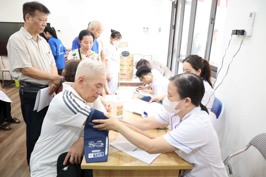 Phường Phương Liệt: Ưu tiên chăm sóc sức khỏe người cao tuổi và đối tượng yếu thế