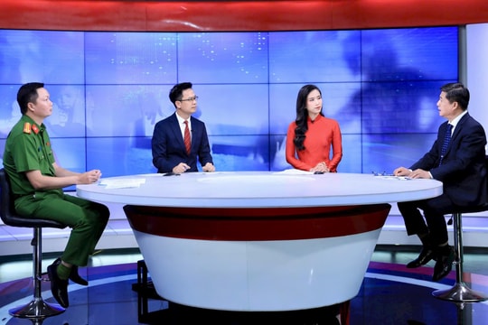 “Phía sau cánh cửa đóng kín: Đừng đợi một đứa trẻ phải kêu cứu”