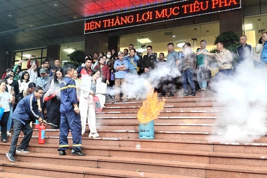 Phường Bạch Mai gỡ “điểm nghẽn” hạ tầng, phát huy hiệu quả “4 tại chỗ” trong phòng cháy, chữa cháy