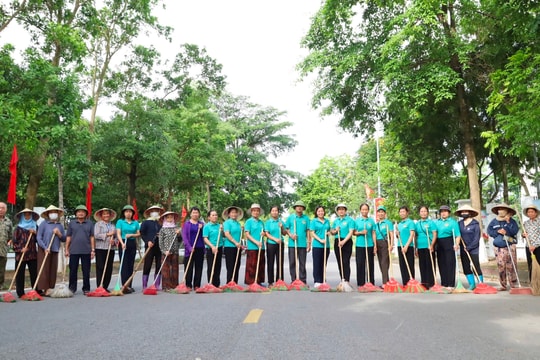 Xã Quang Minh ra quân hưởng ứng phong trào “Toàn dân chung tay bảo vệ môi trường, vì Thủ đô xanh - sạch - đẹp”