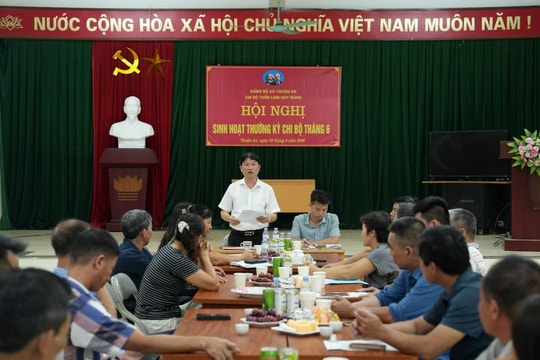 Lãnh đạo xã dự sinh hoạt chi bộ: Giữ mạch kết nối giữa cấp ủy và cơ sở