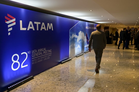 IATA dự báo lợi nhuận hàng không 2026 giảm một nửa