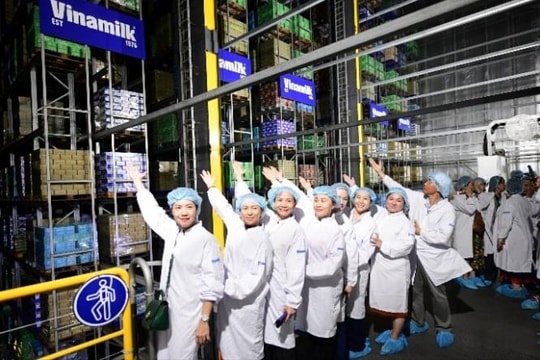 Vinamilk đón thế hệ “đồng niên” tham quan nhà máy với lời hứa chăm sóc sức khỏe bằng dinh dưỡng chất lượng