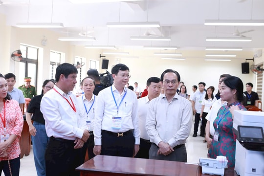 Bộ trưởng Bộ Giáo dục và Đào tạo Hoàng Minh Sơn kiểm tra công tác tổ chức thi tốt nghiệp THPT 2026 tại Hà Nội