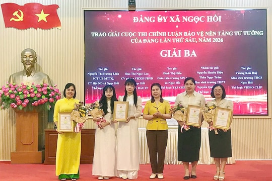 Đảng ủy xã Ngọc Hồi trao giải Cuộc thi chính luận bảo vệ nền tảng tư tưởng của Đảng