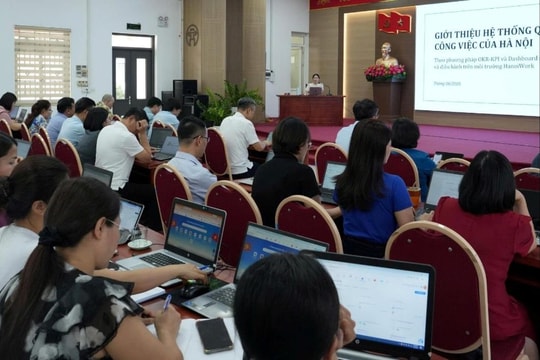 Xã Thuận An: Đẩy mạnh ứng dụng HanoiWork, nâng cao hiệu quả thực thi công vụ