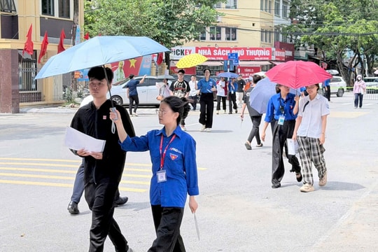 Tuổi trẻ Phú Thượng đồng hành thí sinh vượt “vũ môn”
