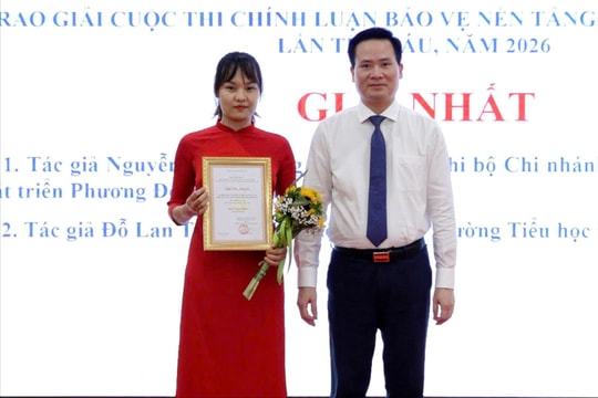 Phường Phúc Lợi trao giải Cuộc thi chính luận về bảo vệ nền tảng tư tưởng của Đảng