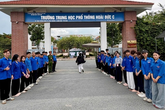 Ngày thi đầu tiên tại xã Sơn Đồng diễn ra an toàn, đúng quy chế