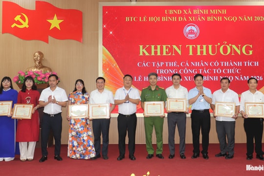 Khen thưởng 38 tập thể, cá nhân có thành tích xuất sắc tại Lễ hội Bình Đà 2026