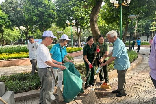 Người cao tuổi Thủ đô tiên phong vì một Hà Nội xanh - sạch - đẹp