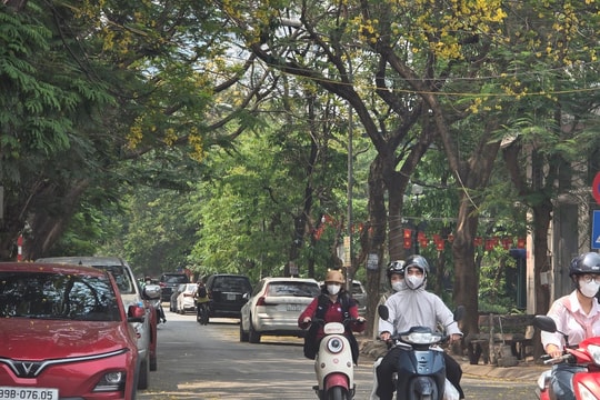 Hà Nội mưa dông, thời tiết chuyển mát