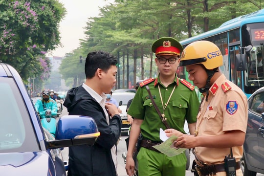 Hà Nội: Sử dụng trái phép lòng đường, vỉa hè sẽ bị phạt đến 6 triệu đồng
