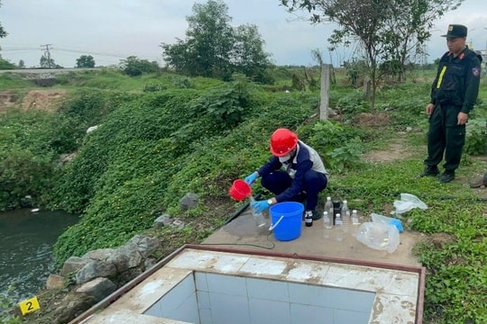 Viện trưởng Viện Khoa học môi trường và sức khỏe cộng đồng chỉ đạo chỉnh sửa kết quả quan trắc