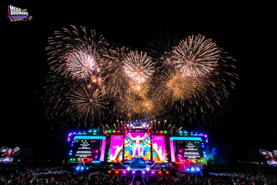 Nha Trang “không ngủ” với đại nhạc hội Mega Booming - Charmora City‎