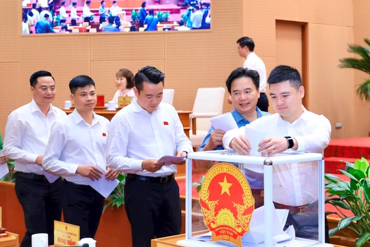 Hà Nội hỗ trợ tới 100 lần mức lương tối thiểu vùng để thu hút bác sĩ về trạm y tế