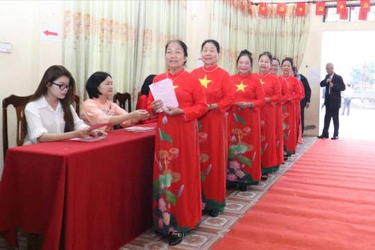 Một năm kiến tạo ở Hồng Vân