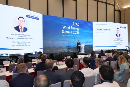 Anh công bố hai sáng kiến giúp Việt Nam phát triển năng lượng và tài chính xanh