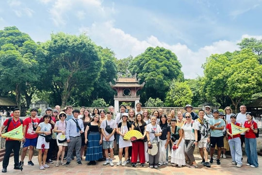 Thu hút 18 triệu lượt khách trong 6 tháng, du lịch Hà Nội lấy đà tăng tốc