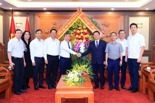 Chủ tịch UBND TP Hà Nội Vũ Đại Thắng thăm, chúc mừng các cơ quan báo chí nhân Ngày Báo chí Cách mạng Việt Nam