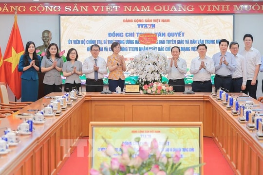 Trưởng ban Tuyên giáo và Dân vận Trung ương: TTXVN phát huy vai trò cơ quan truyền thông chủ lực đa phương tiện, dẫn nguồn thông tin