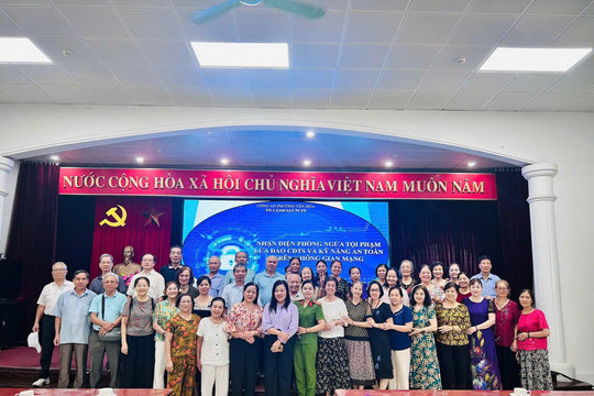 Phường Yên Hòa trang bị kỹ năng an toàn mạng cho gần 200 người cao tuổi
