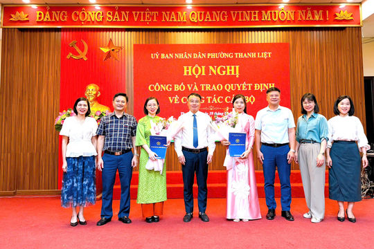 UBND phường Thanh Liệt công bố và trao quyết định về công tác cán bộ