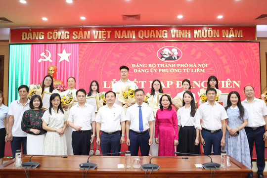 Phường Từ Liêm kết nạp 7 học sinh THPT ưu tú vào Đảng