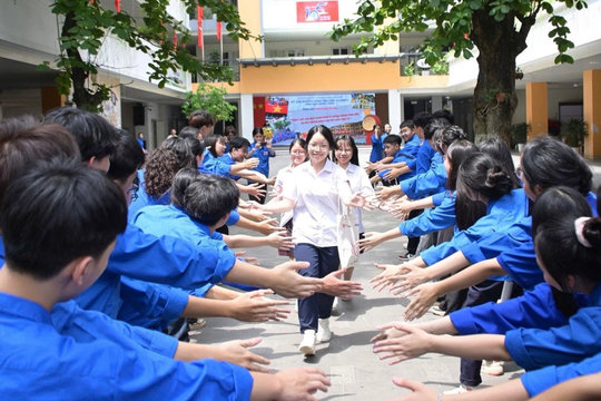 Hà Nội: Thí sinh, phụ huynh sẵn sàng tra cứu điểm thi lớp 10 vào 20 giờ tối nay (19-6)