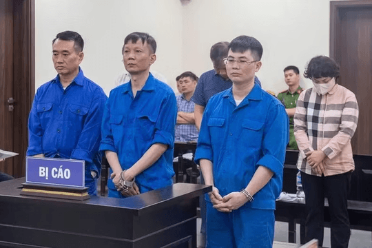 Nhận tiền “bảo kê” công trình xây dựng trái phép, loạt cựu cán bộ lĩnh án