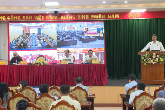 Cử tri xã Đông Anh kiến nghị thành phố sớm xử lý ô nhiễm môi trường trên sông