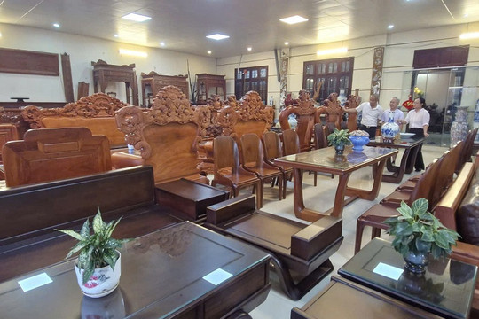 Phú Xuyên mở rộng kênh tiêu thụ, nâng tầm sản phẩm làng nghề truyền thống