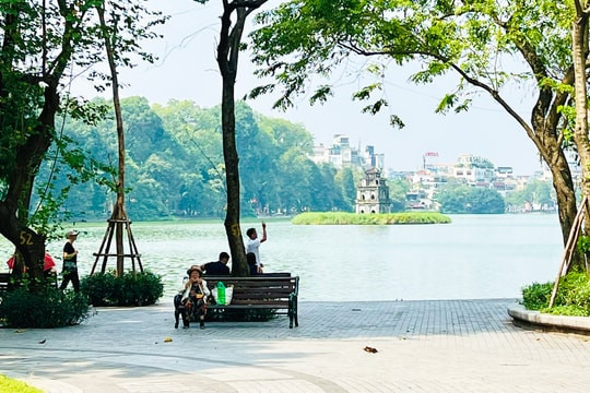 Bắc Bộ nắng nóng gay gắt, mưa rào về chiều tối
