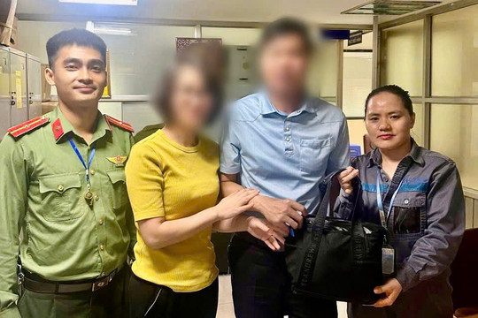 Nữ nhân viên sân bay Nội Bài trao trả tài sản lớn cho hành khách lúc rạng sáng