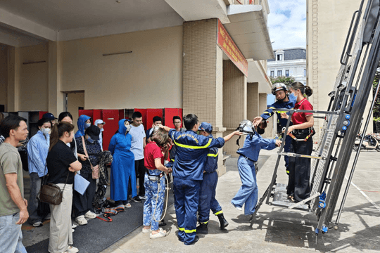 Đưa kỹ năng phòng cháy đến gần người dân