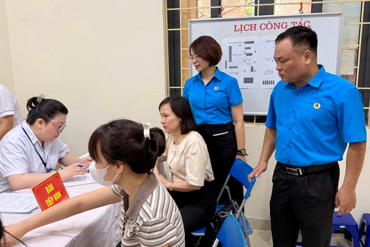 Công đoàn phường Ô Chợ Dừa: Chăm lo người lao động từ những việc làm thiết thực