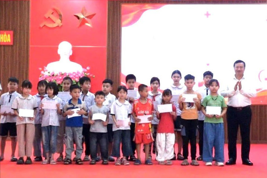 Xã Dân Hòa: Trao 158 suất quà tới người dân có hoàn cảnh khó khăn