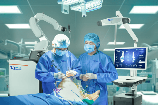 Bệnh viện đầu tiên tại Việt Nam đạt 3 chứng nhận quốc tế về phẫu thuật robot AI thay khớp