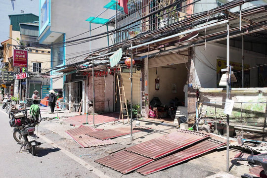 Xã An Khánh tổ chức giải tỏa vi phạm trật tự, an toàn giao thông