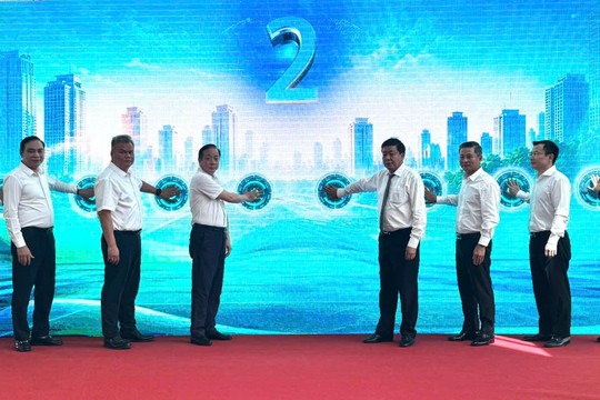 Hà Nội khai trương hệ thống vé điện tử liên thông cho giao thông công cộng