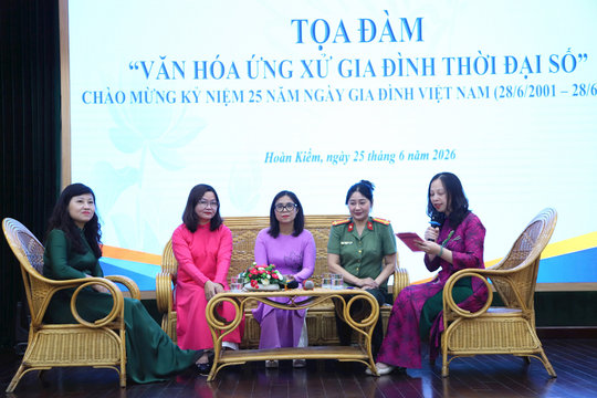 Phụ nữ Hoàn Kiếm nâng cao văn hóa ứng xử gia đình trong thời đại số